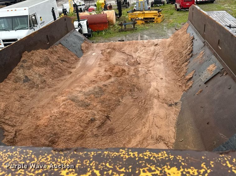 image for item DY0161 2011 Caterpillar 740B articulated haul truck