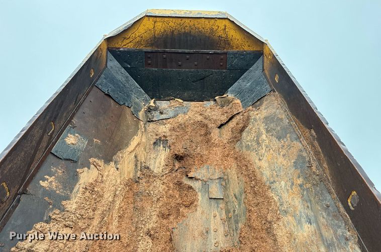 image for item DY0161 2011 Caterpillar 740B articulated haul truck