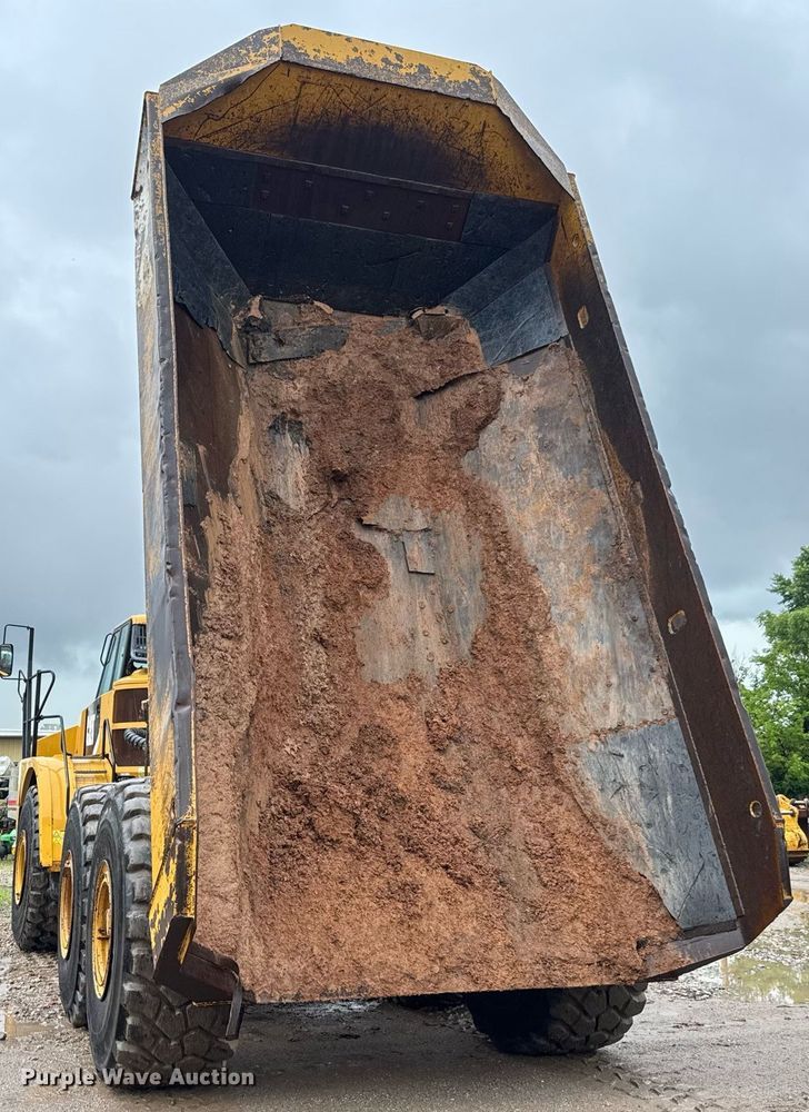 image for item DY0161 2011 Caterpillar 740B articulated haul truck