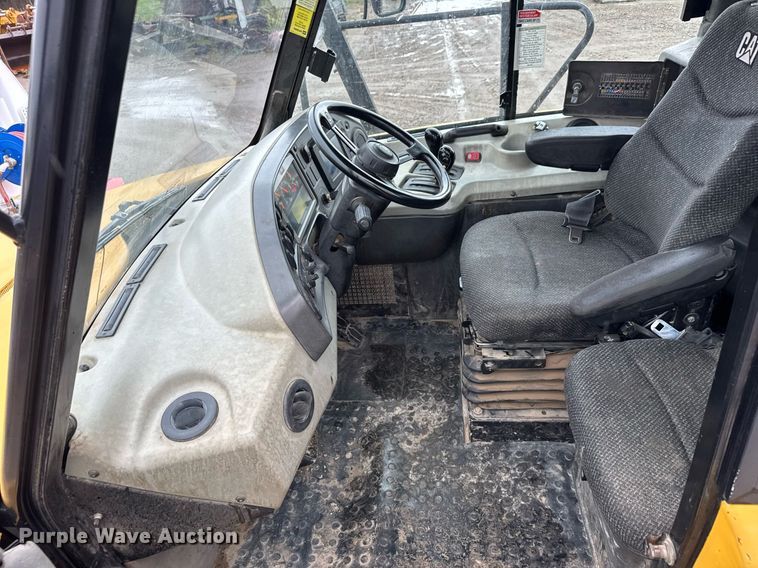 image for item DY0161 2011 Caterpillar 740B articulated haul truck