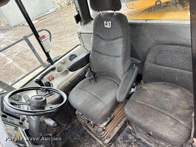 image for item DY0161 2011 Caterpillar 740B articulated haul truck