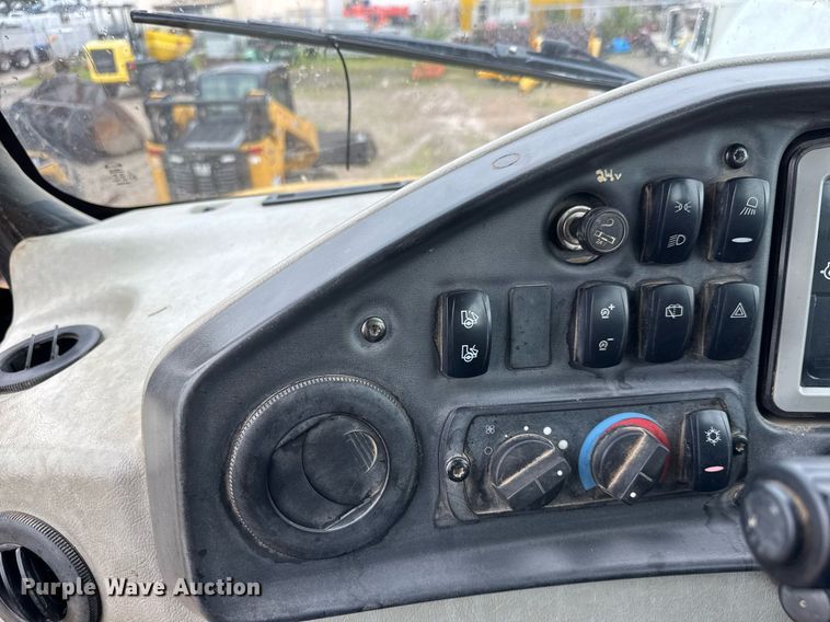 image for item DY0161 2011 Caterpillar 740B articulated haul truck