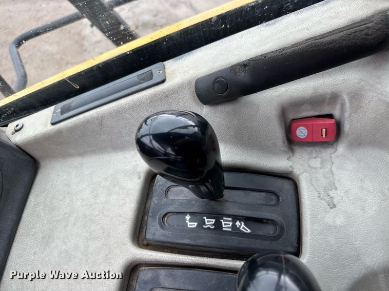 image for item DY0161 2011 Caterpillar 740B articulated haul truck