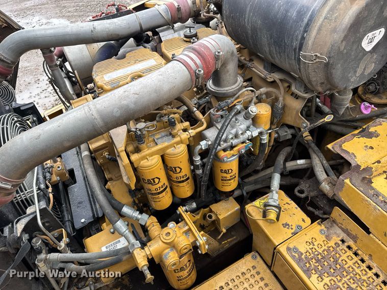 image for item DY0161 2011 Caterpillar 740B articulated haul truck