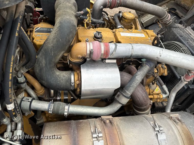 image for item DY0161 2011 Caterpillar 740B articulated haul truck