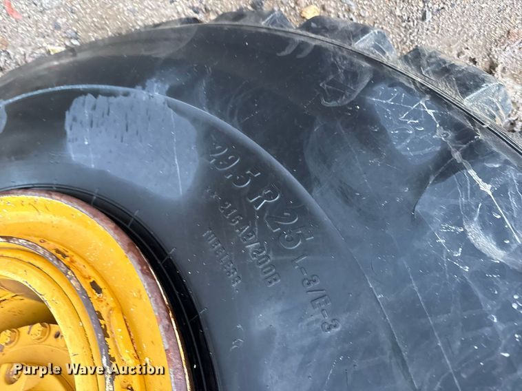 image for item DY0161 2011 Caterpillar 740B articulated haul truck