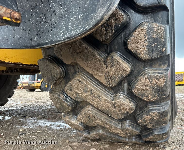 image for item DY0161 2011 Caterpillar 740B articulated haul truck