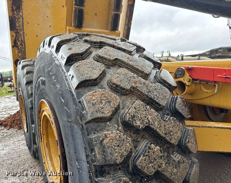 image for item DY0161 2011 Caterpillar 740B articulated haul truck