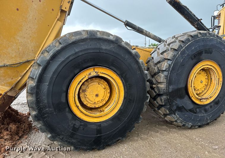 image for item DY0161 2011 Caterpillar 740B articulated haul truck