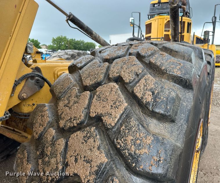image for item DY0161 2011 Caterpillar 740B articulated haul truck