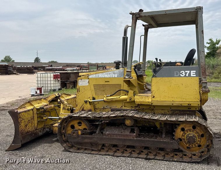 image for item DY0173 1996 Komatsu D37E-5 dozer