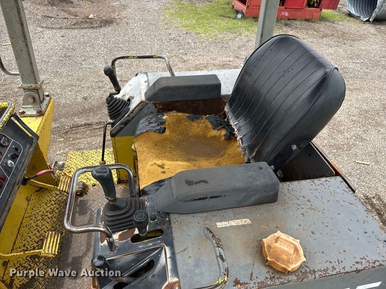 image for item DY0173 1996 Komatsu D37E-5 dozer