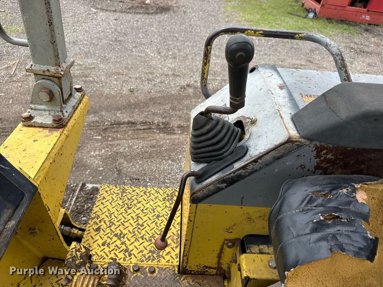 image for item DY0173 1996 Komatsu D37E-5 dozer