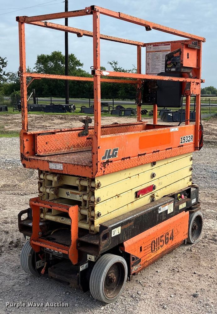 image for item DY0578 2017 JLG 1932R scissor lift
