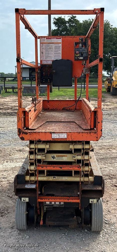 image for item DY0578 2017 JLG 1932R scissor lift