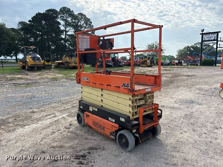 image for item DY0578 2017 JLG 1932R scissor lift
