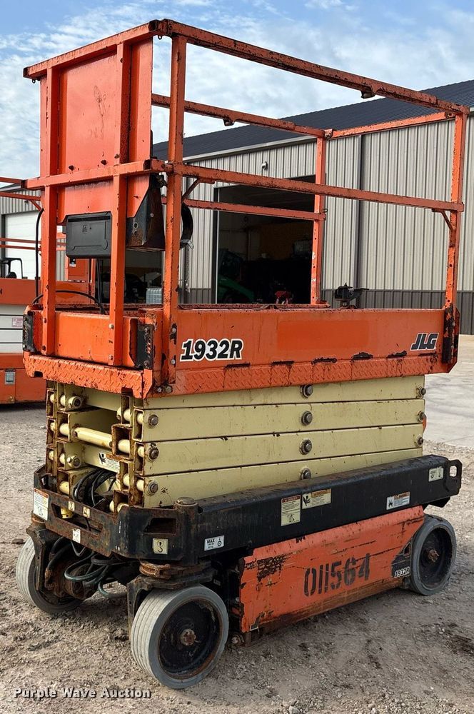 image for item DY0578 2017 JLG 1932R scissor lift