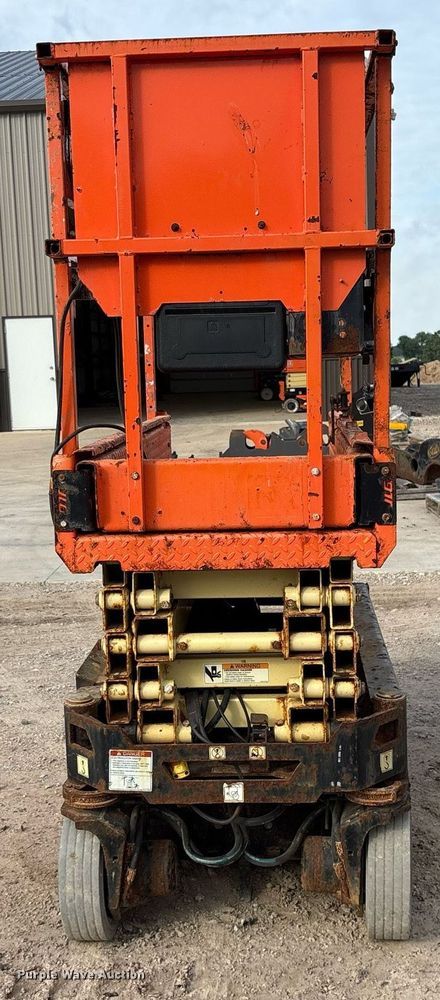 image for item DY0578 2017 JLG 1932R scissor lift