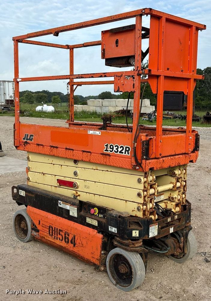 image for item DY0578 2017 JLG 1932R scissor lift