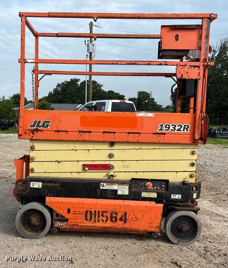 image for item DY0578 2017 JLG 1932R scissor lift