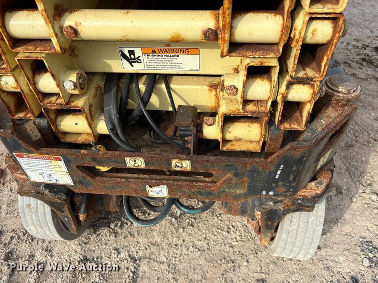 image for item DY0578 2017 JLG 1932R scissor lift