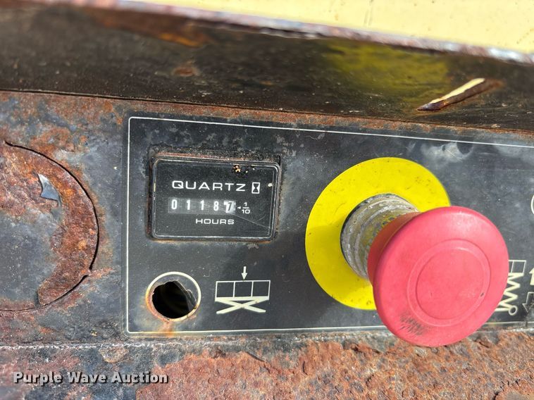 image for item DY0578 2017 JLG 1932R scissor lift