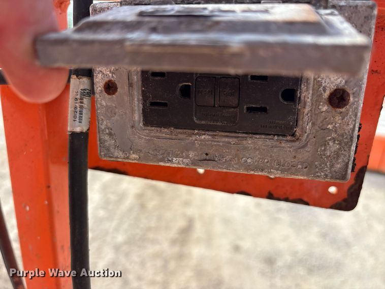 image for item DY0578 2017 JLG 1932R scissor lift
