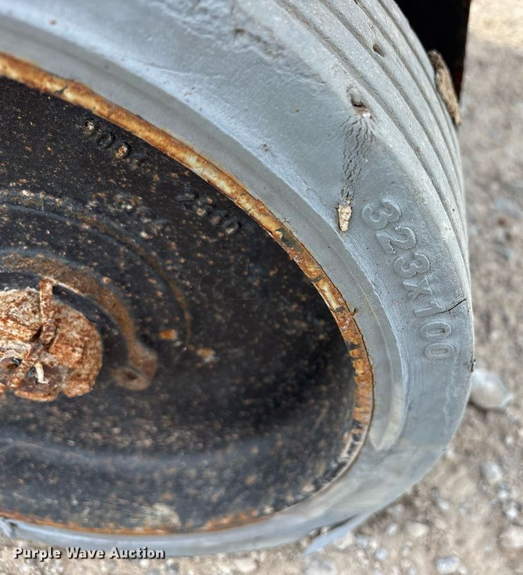 image for item DY0578 2017 JLG 1932R scissor lift