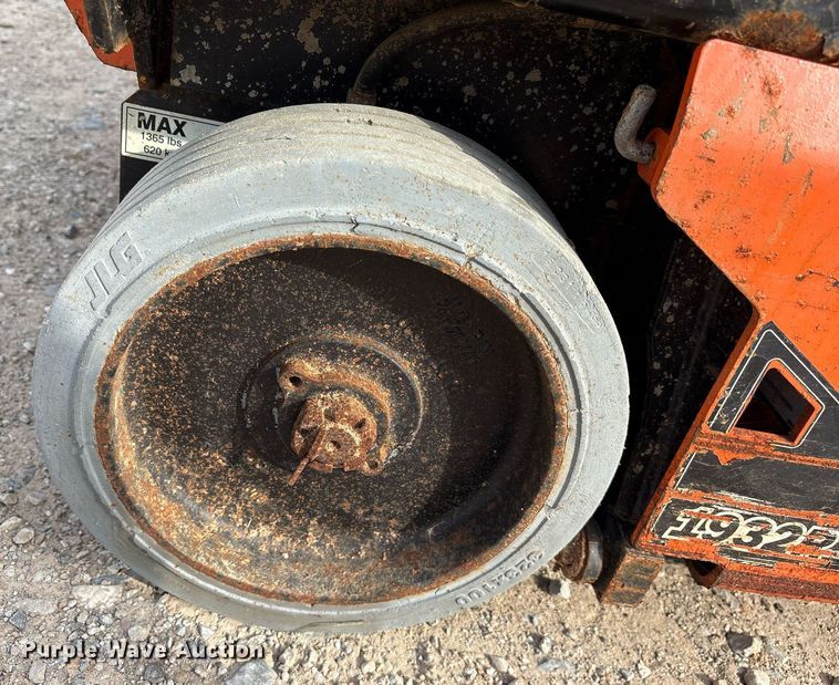 image for item DY0578 2017 JLG 1932R scissor lift
