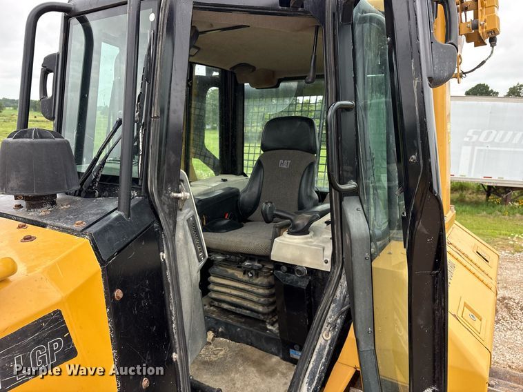 image for item DY0579 2017 Caterpillar D6N LGP dozer