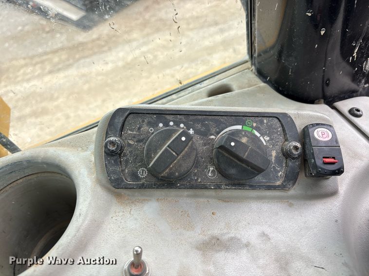 image for item DY0579 2017 Caterpillar D6N LGP dozer