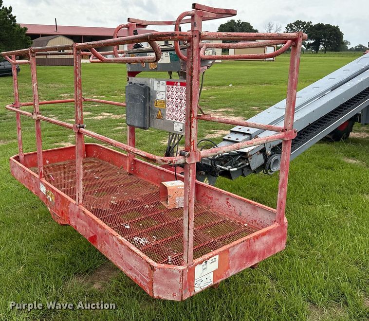 image for item DY0582 2014 Skyjack SJ61T boom lift