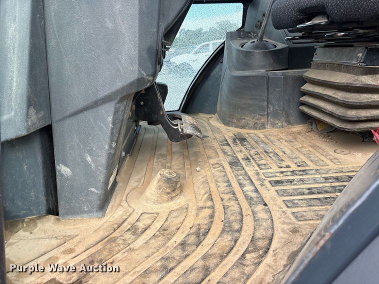 image for item DY0594 2014 John Deere 310SK backhoe