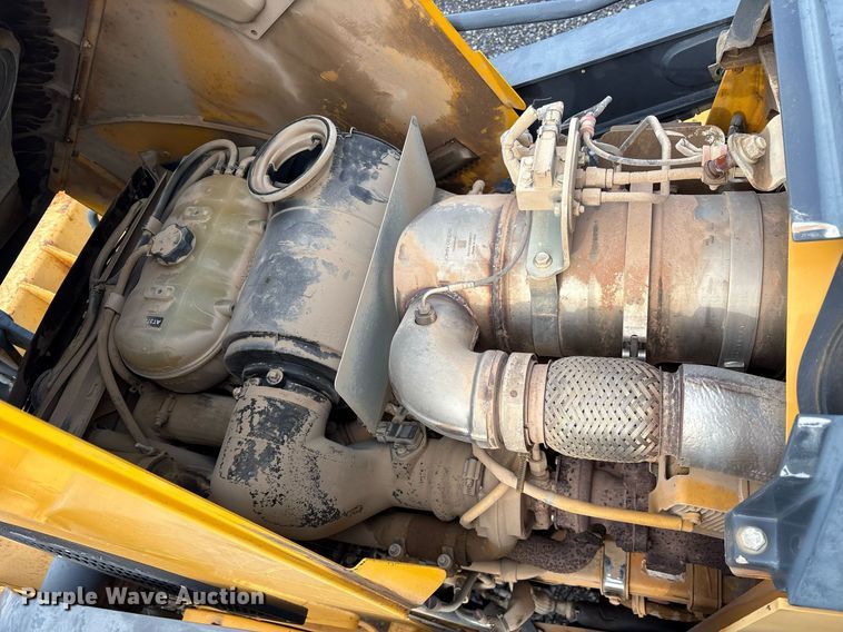 image for item DY0594 2014 John Deere 310SK backhoe