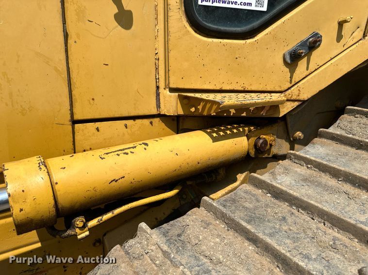 image for item EB2606 1986 Caterpillar D4H dozer