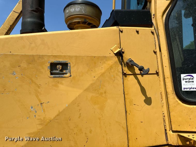 image for item EB2606 1986 Caterpillar D4H dozer