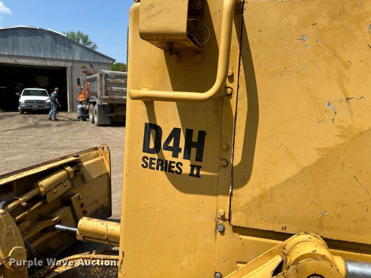 image for item EB2606 1986 Caterpillar D4H dozer