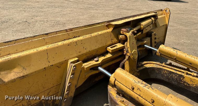 image for item EB2606 1986 Caterpillar D4H dozer