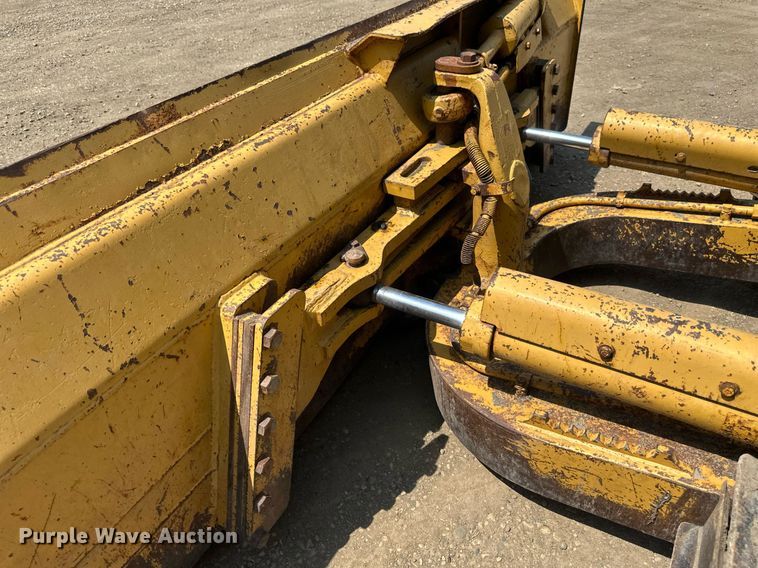 image for item EB2606 1986 Caterpillar D4H dozer