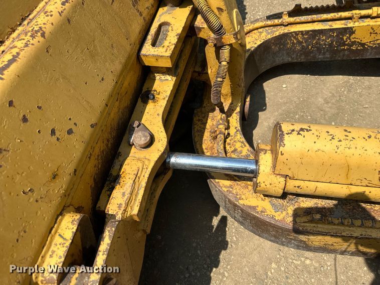 image for item EB2606 1986 Caterpillar D4H dozer