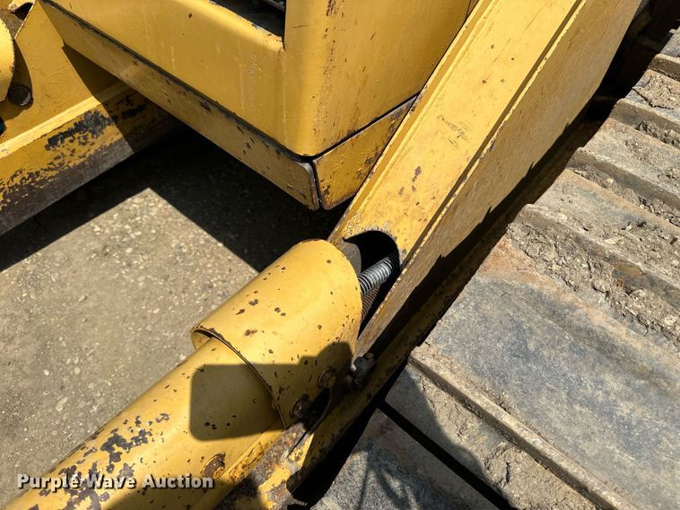 image for item EB2606 1986 Caterpillar D4H dozer