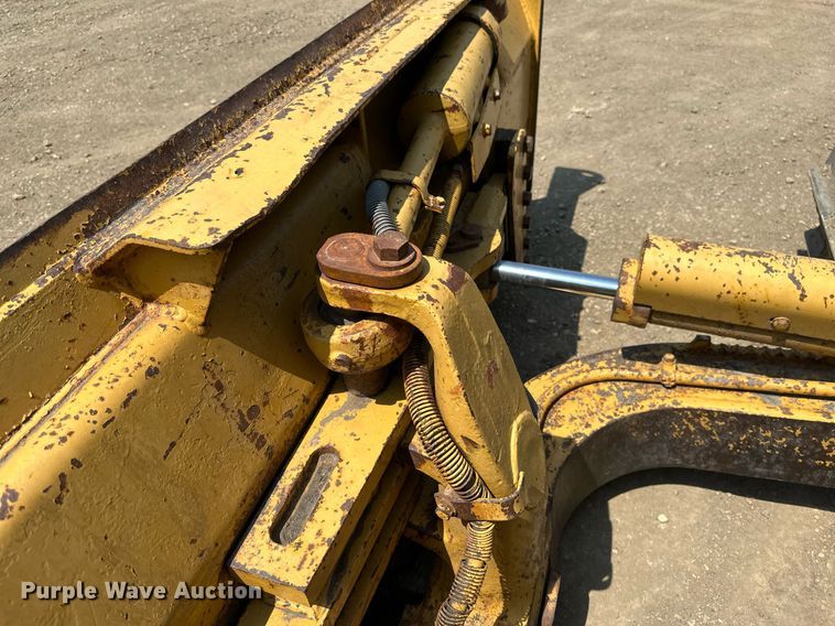 image for item EB2606 1986 Caterpillar D4H dozer