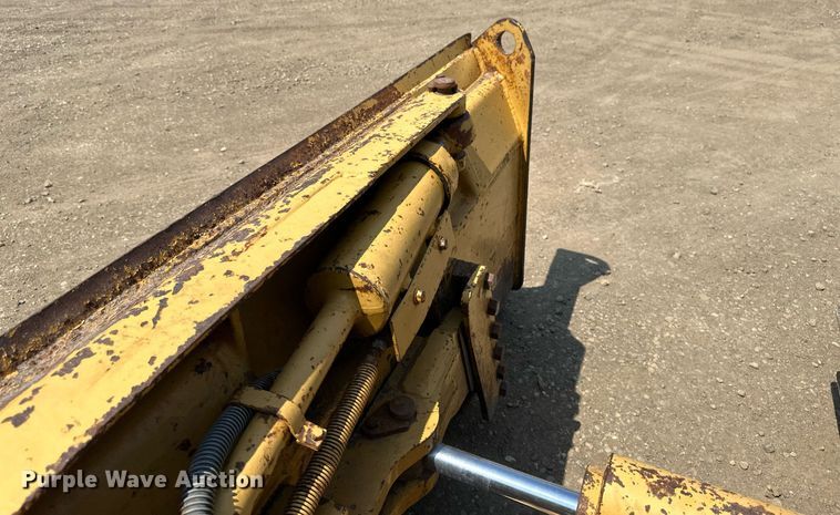 image for item EB2606 1986 Caterpillar D4H dozer