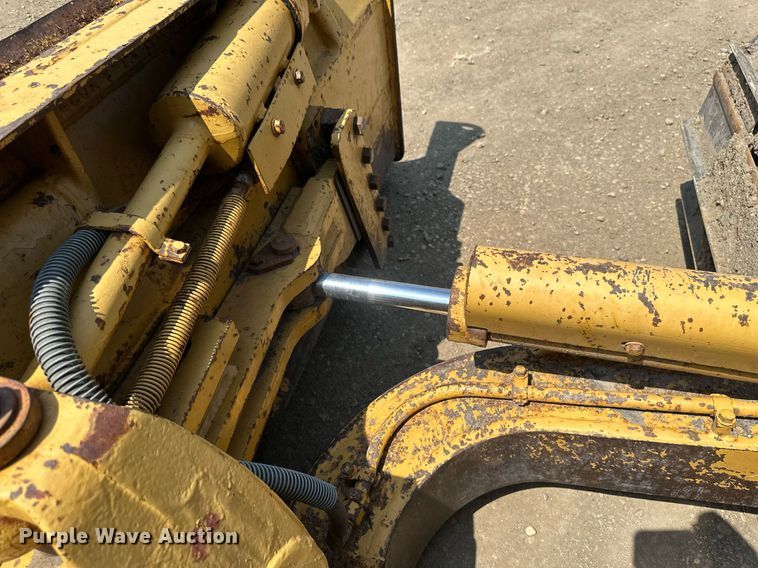 image for item EB2606 1986 Caterpillar D4H dozer
