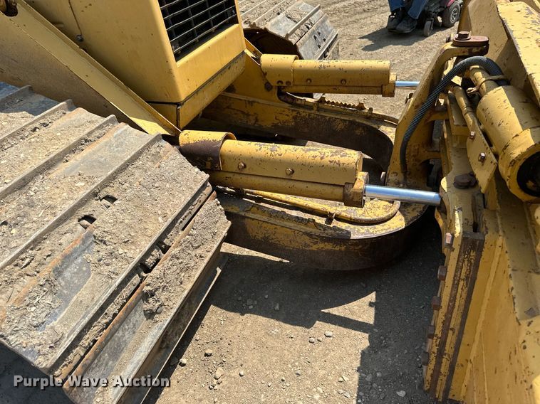 image for item EB2606 1986 Caterpillar D4H dozer
