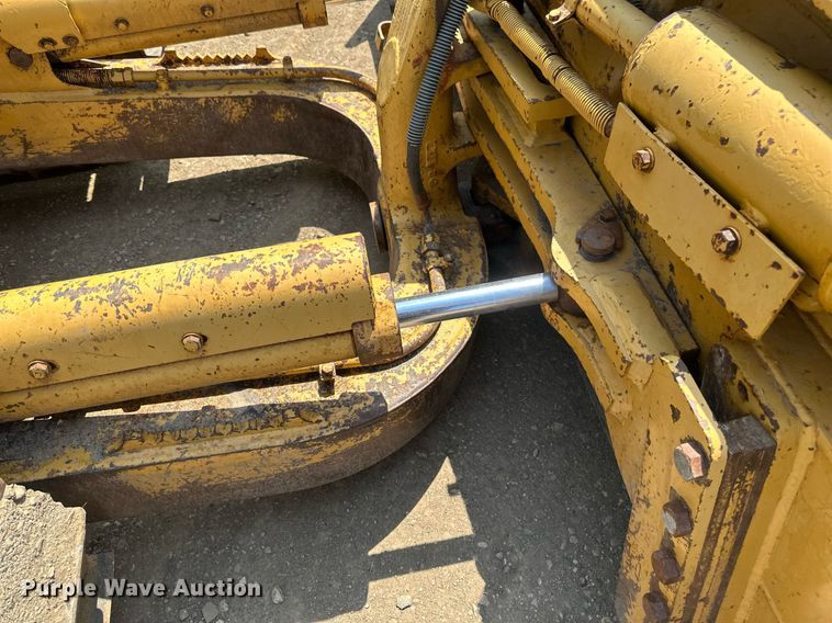 image for item EB2606 1986 Caterpillar D4H dozer