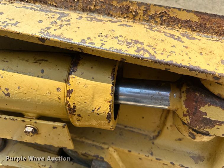 image for item EB2606 1986 Caterpillar D4H dozer