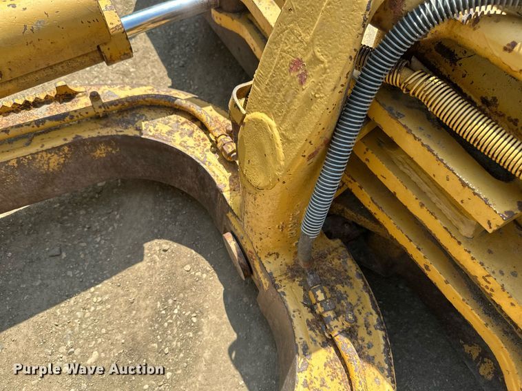 image for item EB2606 1986 Caterpillar D4H dozer