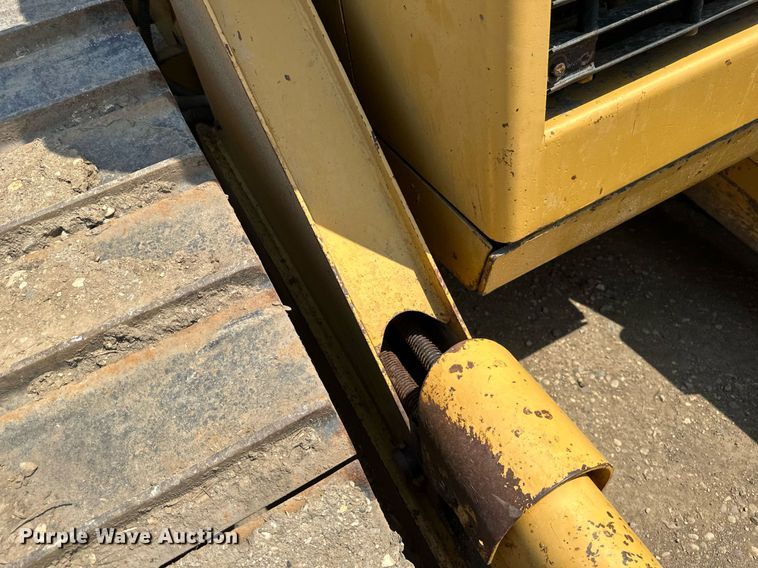 image for item EB2606 1986 Caterpillar D4H dozer