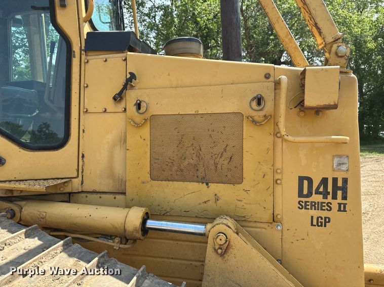 image for item EB2606 1986 Caterpillar D4H dozer